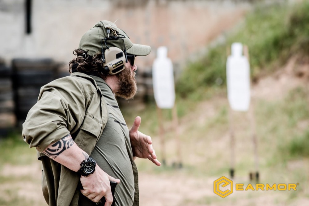 EARMOR headset in het veld